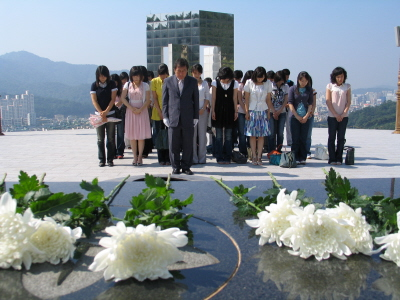 마산교육청 초,중학교 신규교사 민주묘지 참배 이미지